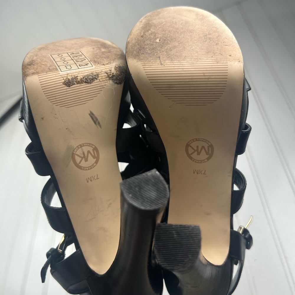 Michael Kors Gideon T-Strap Platform Heels Black Leather Studded Women Size 7.5M - Picture 5 of 8